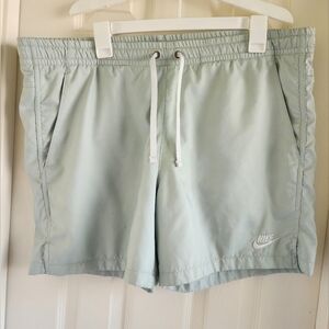 Nike Sportswear Men's Woven Flow Shorts Mint Green Size M AR2382-321